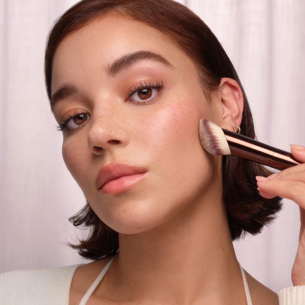 Hourglass Ambient Soft Glow Foundation Brush – Ultra-Soft Bristles for Flawless Application